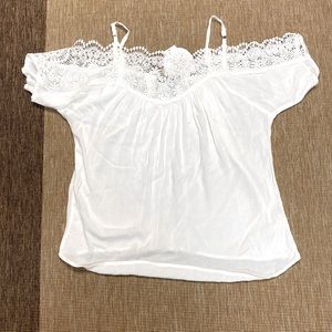 Brand New Buckle blouse. Top crochet.